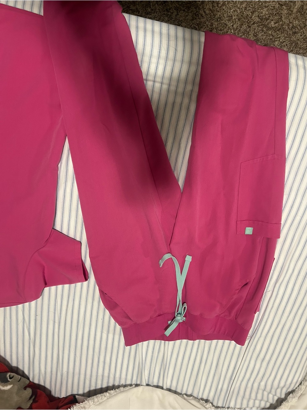 Garde Malade Women’s Scrub Set Flamingo Pink - Picture 3 of 3